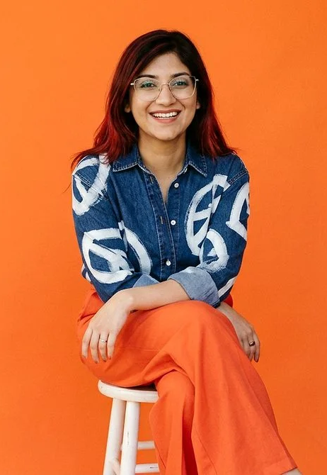 Amisha Sharma, medical copywriter and founder of Commas & Chaos